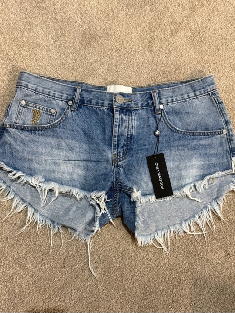 One Teaspoon Dukes Low Waist faded blue Frayed Hem Denim Shorts Size 30 Waist - Picture 4 of 11